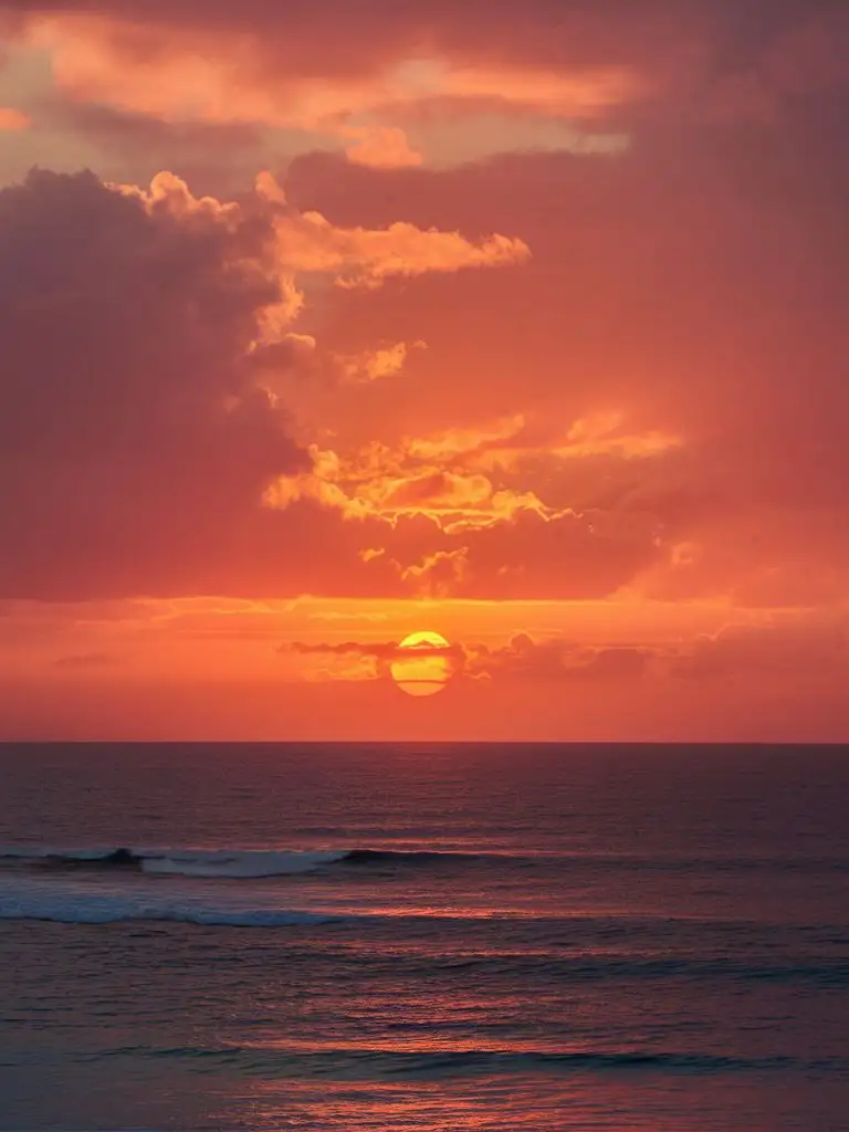 Sunset-Serenity-Calm-Ocean-Waves-Reflecting-Vibrant-Skies